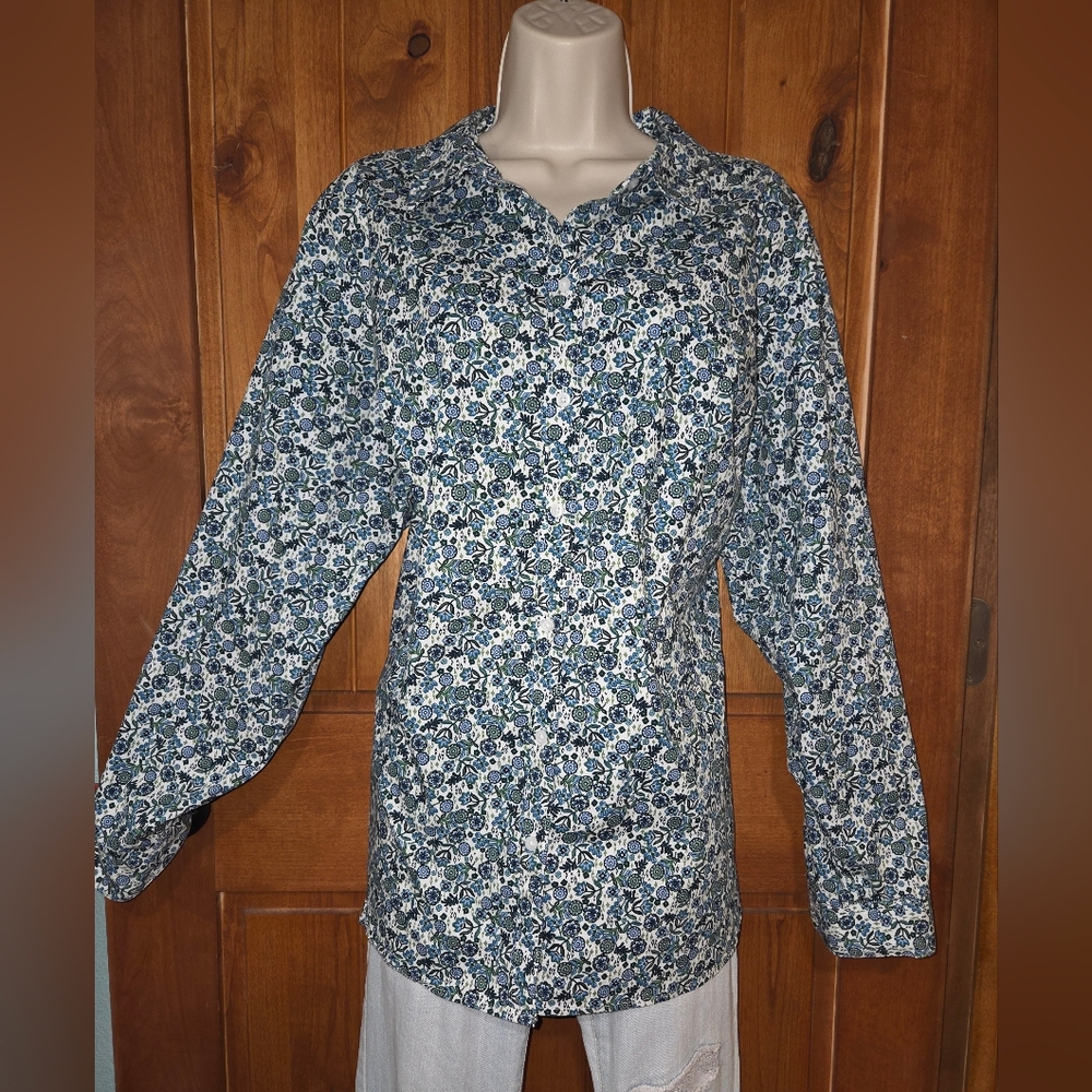Croft & Barrow Blue Floral Women's Shirt